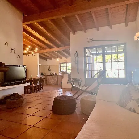 Ferienhaus Entre A Serra E O Mar - Casa Rosas De Barao *