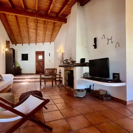 Сasa de vacaciones Entre A Serra E O Mar - Casa Rosas De Barao *