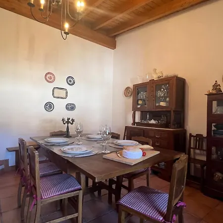 Holiday home Entre A Serra E O Mar - Casa Rosas De Barao *